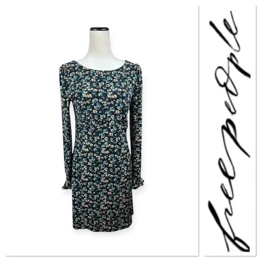 🔥 Host Pick 🔥Free People blue dress with small floral print dress size medium
